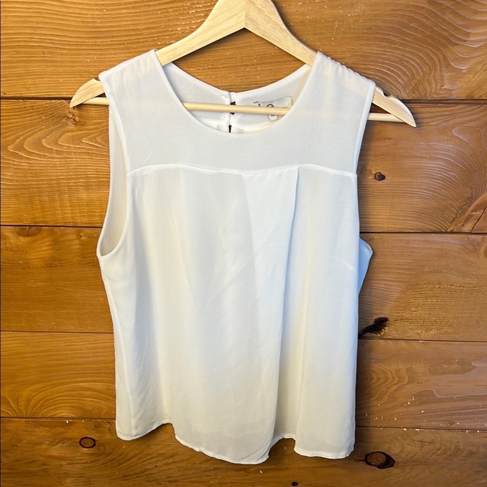 Ive White Sleeveless Blouse Made in Italy M Pleated Keyhole Back